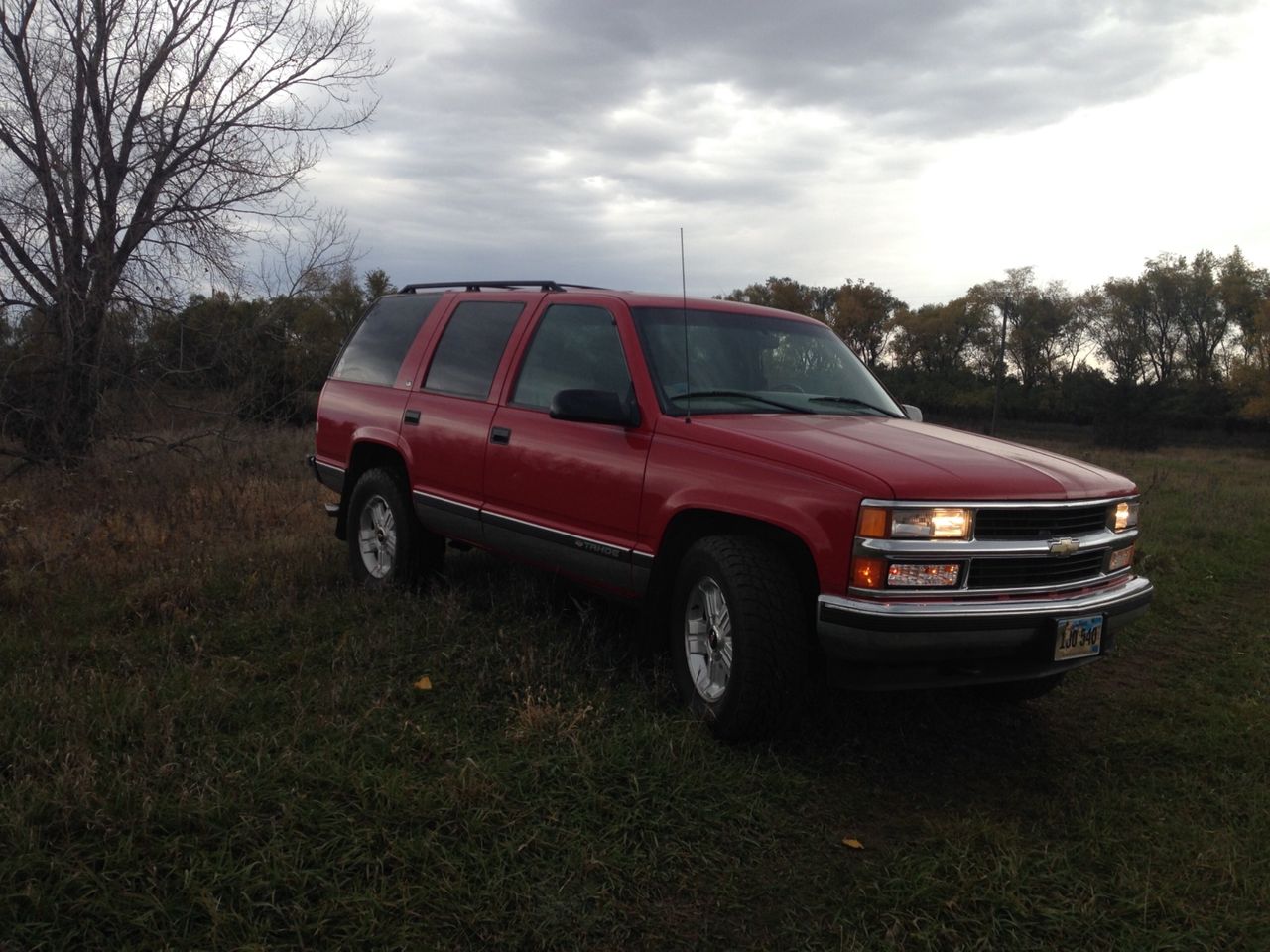 1999 Chevrolet Tahoe LS | Sioux Falls, SD, Victory Red (Red & Orange), 4 Wheel