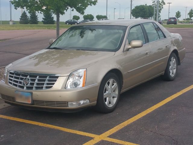 2006 Cadillac DTS, Light Cashmere (Brown & Beige), Front Wheel