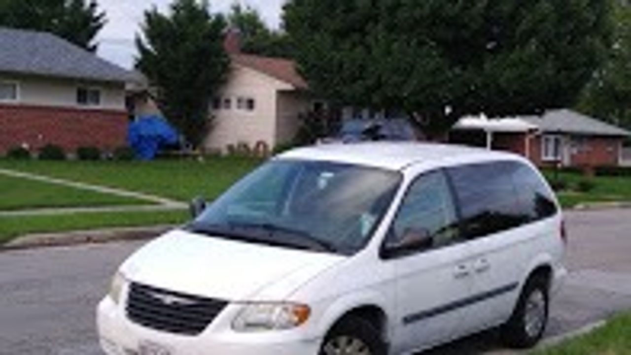 2007 Chrysler Town and Country | Parkville, MD, Cool Vanilla Clearcoat (White), Front Wheel