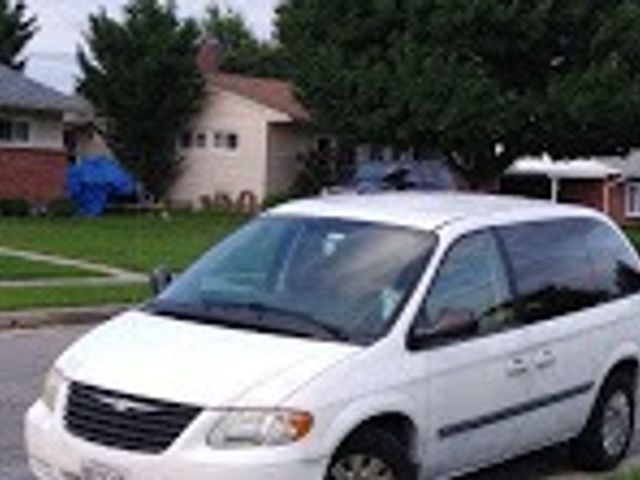 2007 Chrysler Town and Country, Cool Vanilla Clearcoat (White), Front Wheel