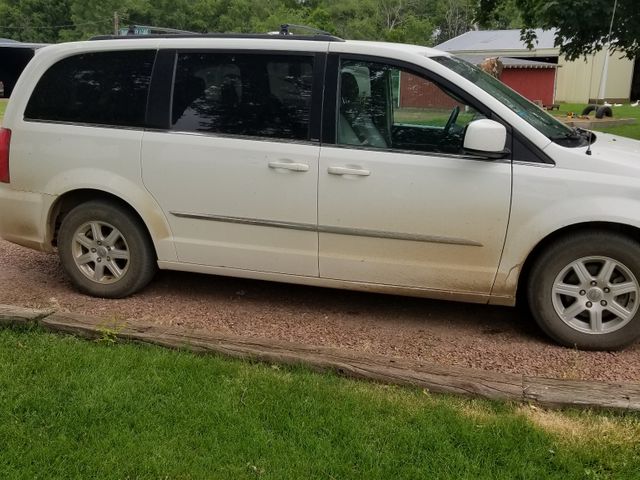 2014 Chrysler Town and Country, Bright White Clear Coat (White), Front Wheel