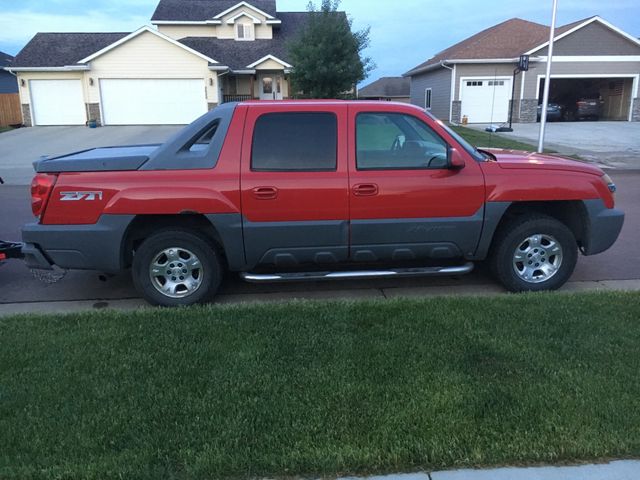 2002 Chevrolet Avalanche, Victory Red (Red & Orange)