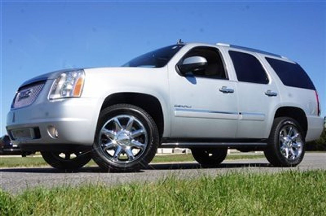 2012 GMC Yukon XL | Madison, SD, Gold Mist Metallic (Gold & Cream)