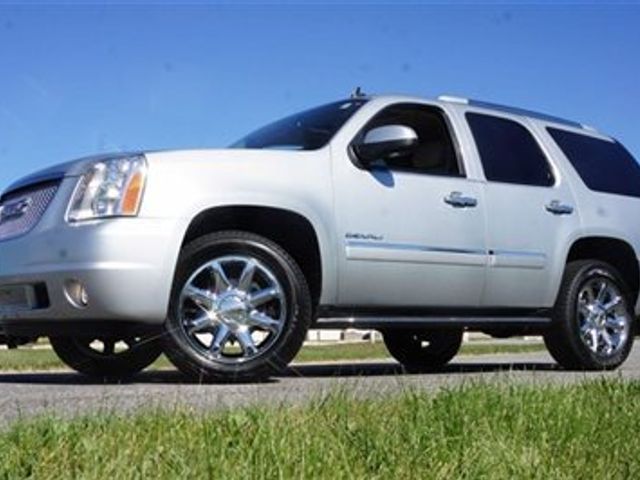 2012 GMC Yukon XL, Gold Mist Metallic (Gold & Cream)