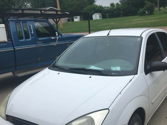 2001 Ford Focus, Cloud 9 White Clearcoat (White), Front Wheel