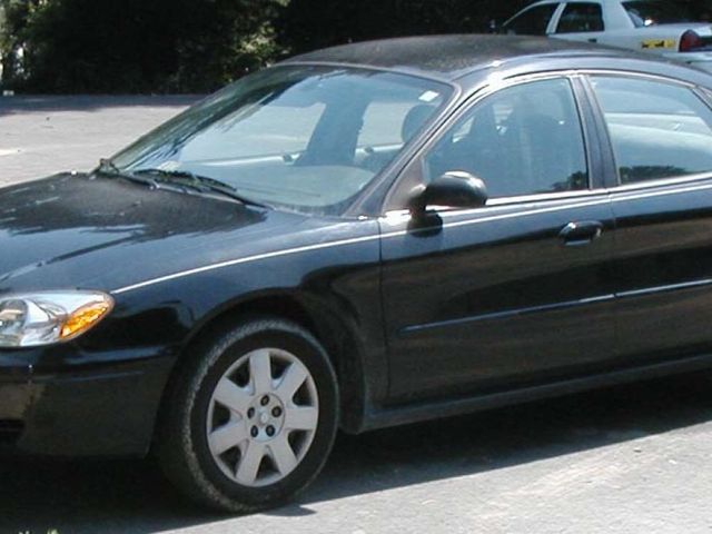 2004 Ford Taurus, Black Clearcoat (Black), Front Wheel