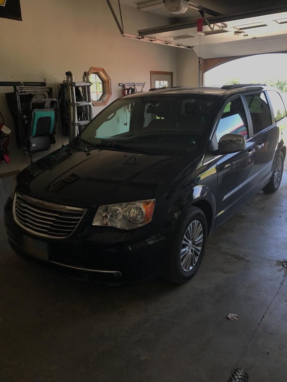 2014 Chrysler Town and Country Touring-L | Sioux Falls, SD, Brilliant Black Crystal Pearl Coat (Black), Front Wheel