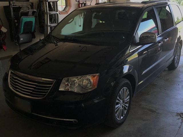2014 Chrysler Town and Country Touring-L, Brilliant Black Crystal Pearl Coat (Black), Front Wheel