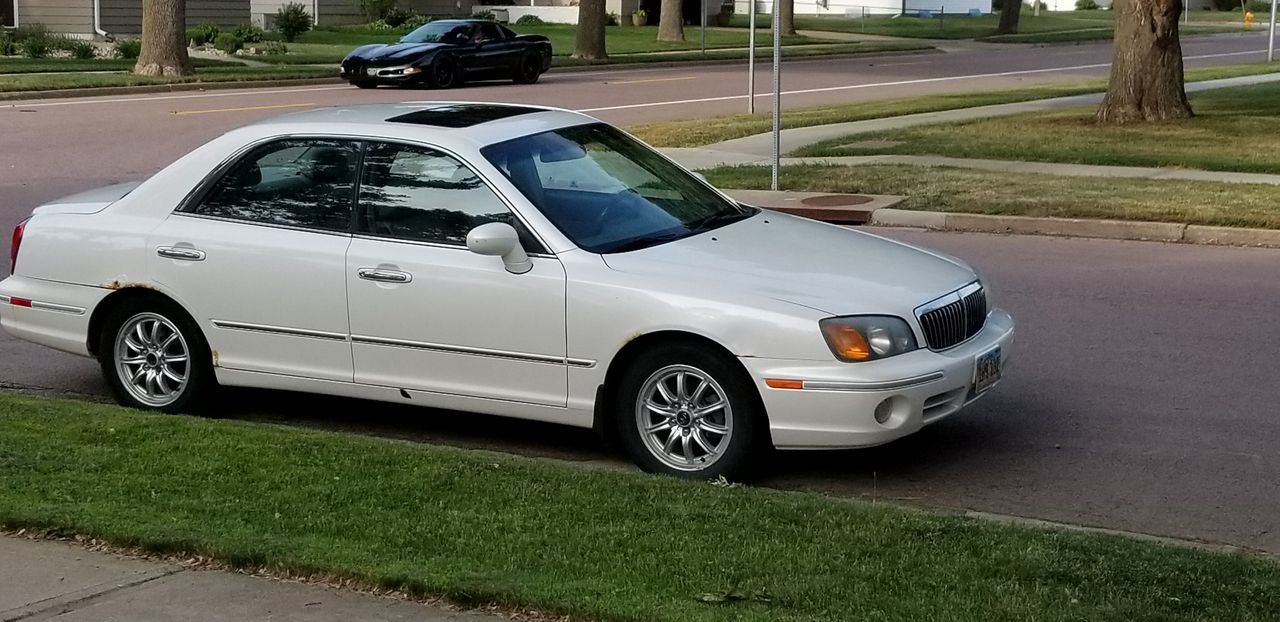 2003 Hyundai XG350 L | Sioux Falls, SD, Ivory Pearl (White), Front Wheel