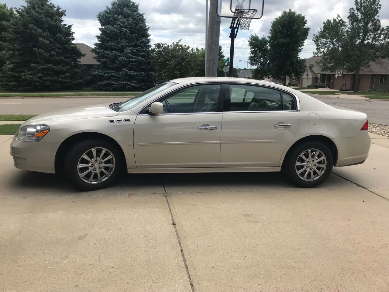 2010 Buick Lucerne | Sioux Falls, SD, Sand Beige Metallic (Brown & Beige), Front Wheel