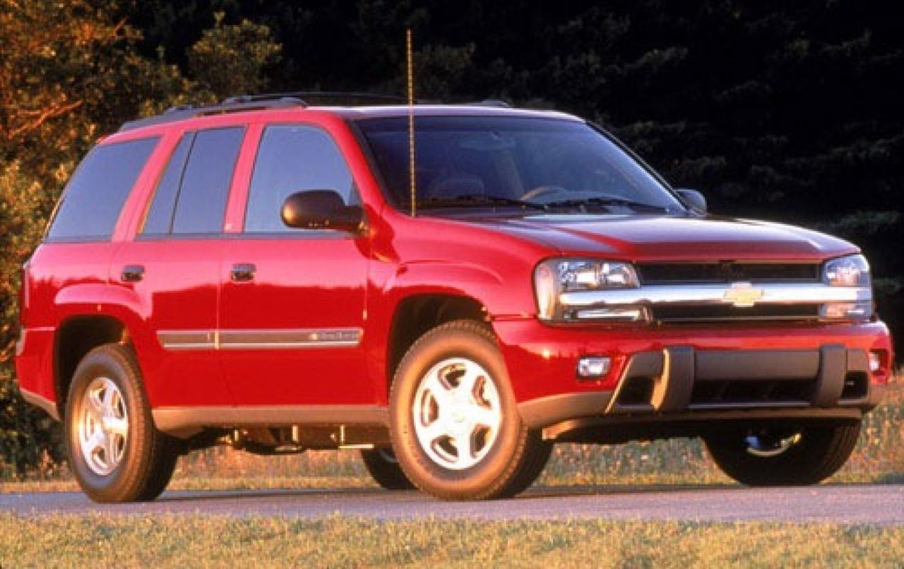 2005 Chevrolet TrailBlazer | Madison, SD, Majestic Red Metallic/Silverstone Metallic (Red & Orange)