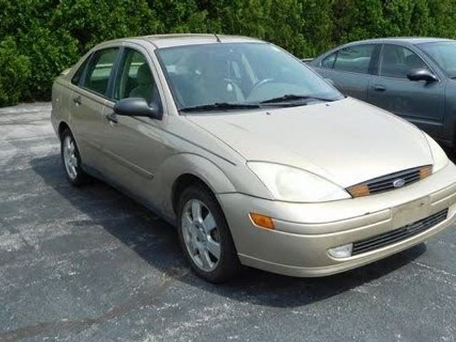 2002 Ford Focus SE Comfort, Fort Knox Gold Clearcoat Metallic (Gold & Cream), Front Wheel