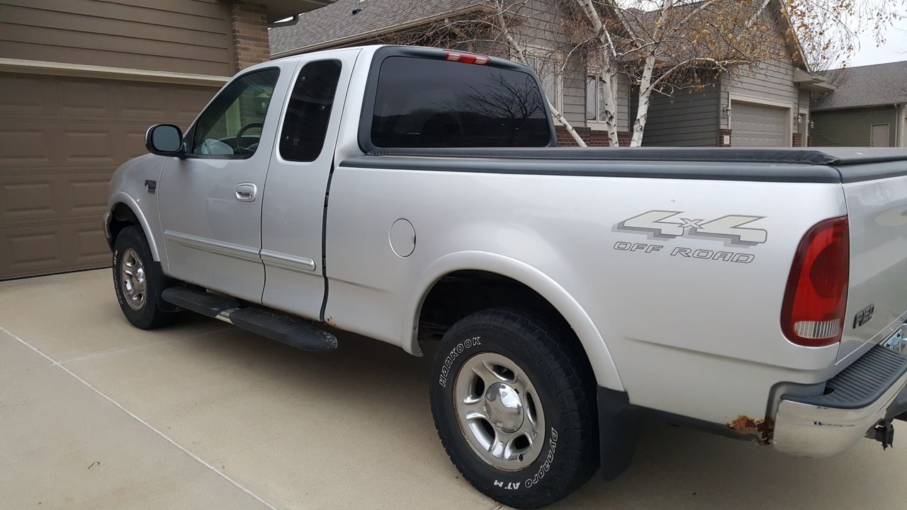 1999 Ford F-150 XLT | Sioux Falls, SD, Silver Clearcoat Metallic (Silver), 4 Wheel