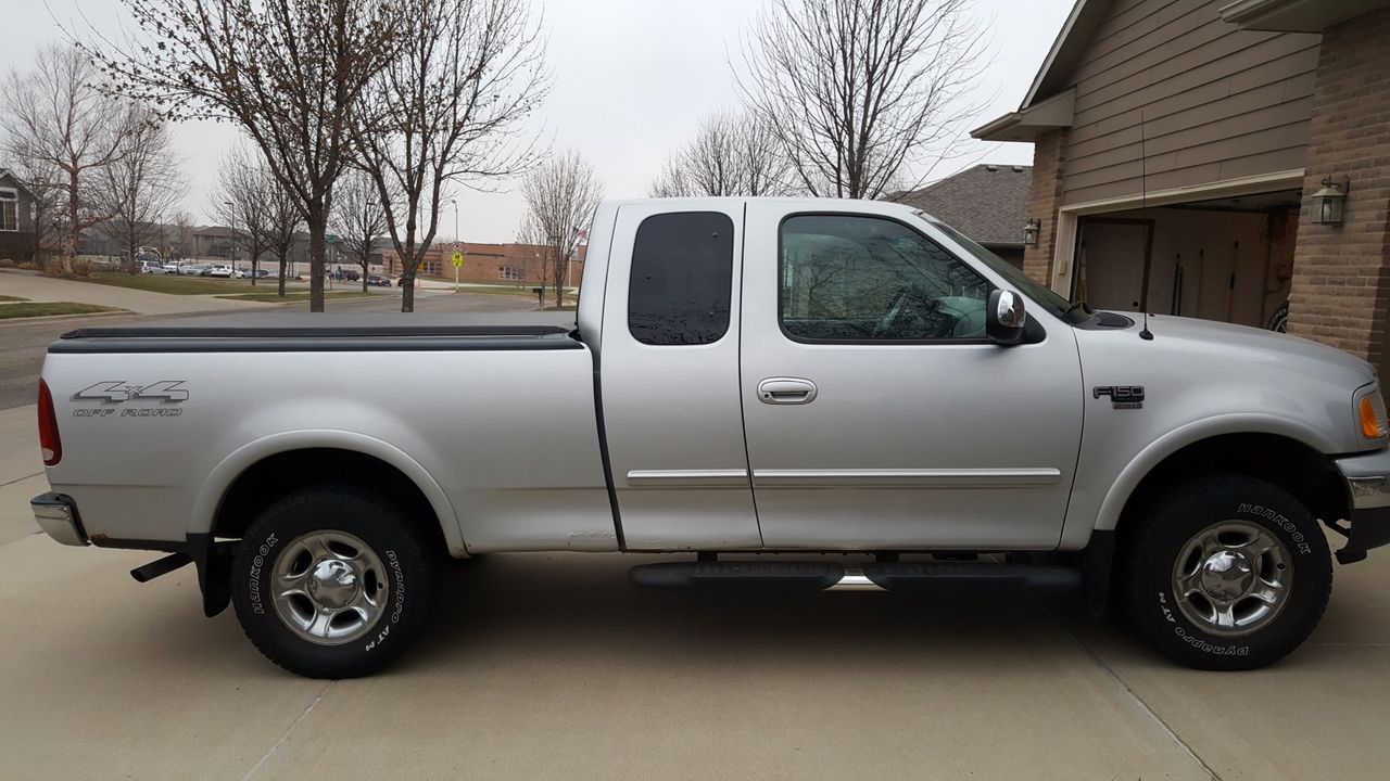 1999 Ford F-150 XLT | Sioux Falls, SD, Silver Clearcoat Metallic (Silver), 4 Wheel