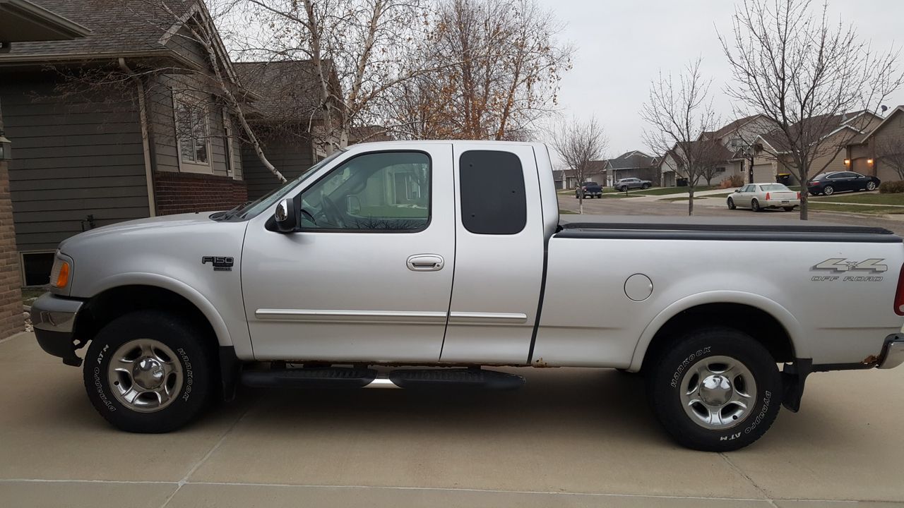 1999 Ford F-150 XLT | Sioux Falls, SD, Silver Clearcoat Metallic (Silver), 4 Wheel