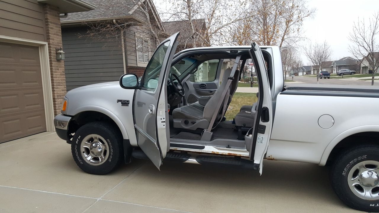 1999 Ford F-150 XLT | Sioux Falls, SD, Silver Clearcoat Metallic (Silver), 4 Wheel