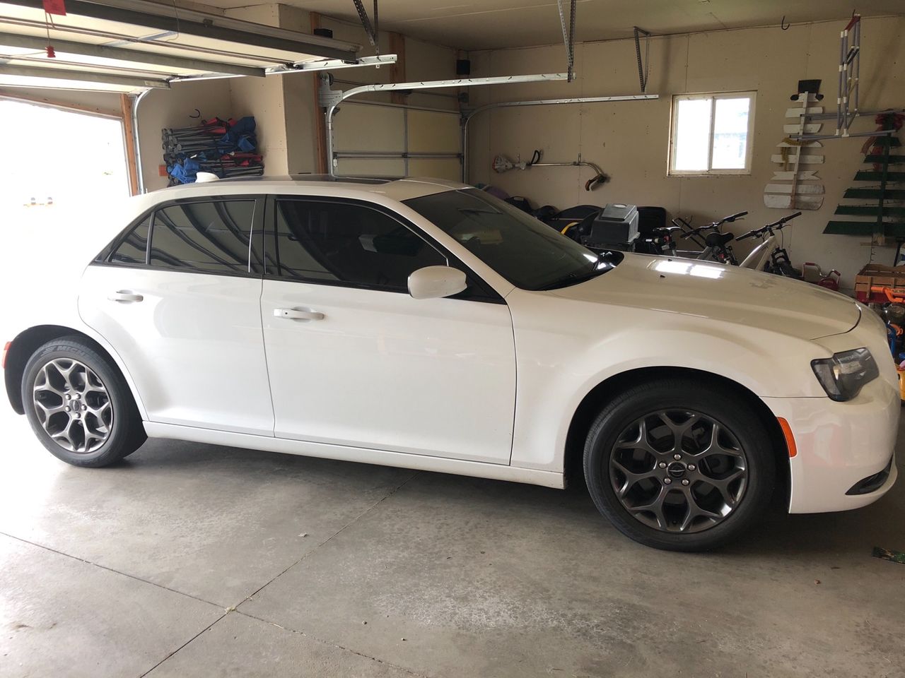 2015 Chrysler 300 S | Sioux Falls, SD, Bright White Clear Coat (White)
