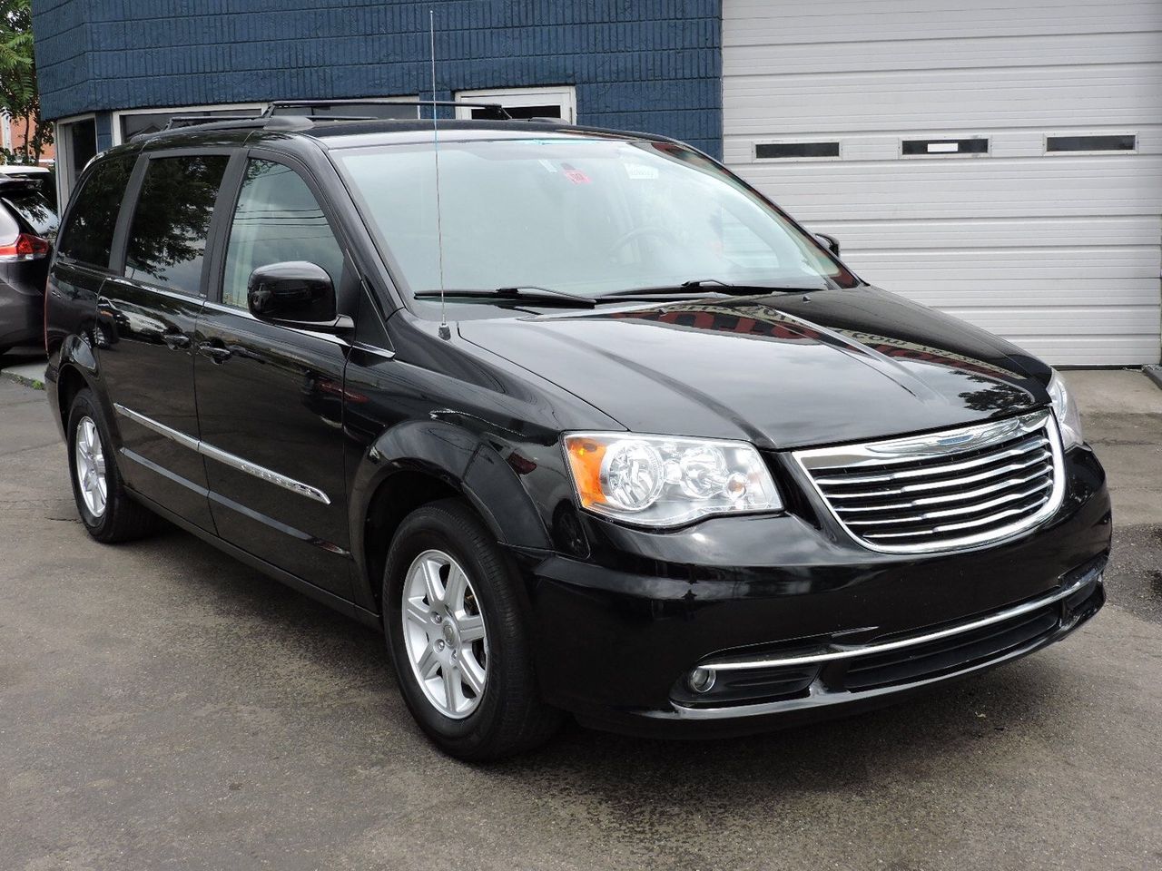2012 Chrysler Town and Country | Sioux Falls, SD, True Blue Pearl Coat (Blue), Front Wheel
