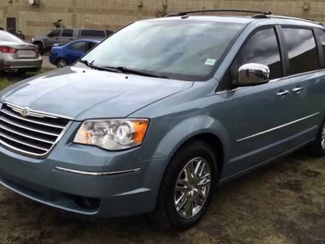 2008 Chrysler Town and Country Touring, Clearwater Blue Pearl (Blue), Front Wheel