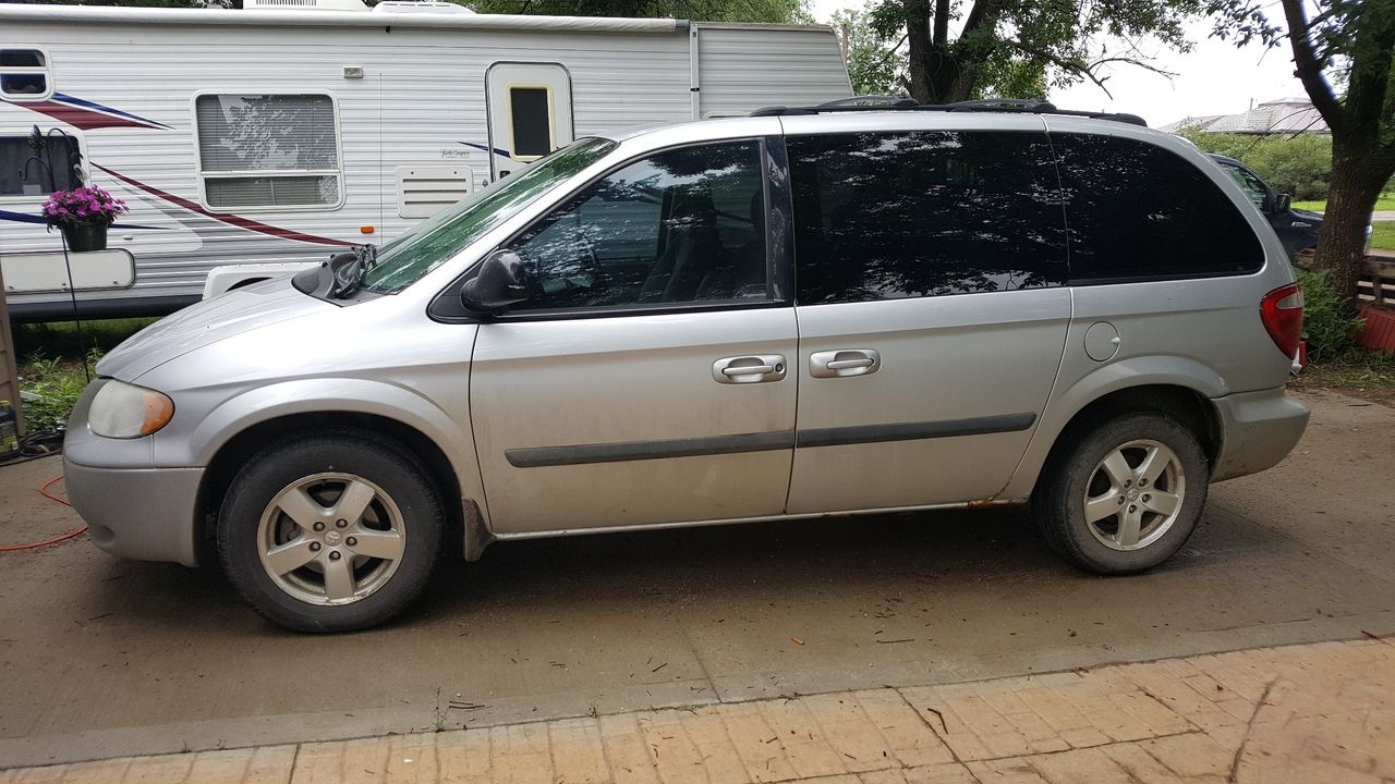 2005 Dodge Caravan | Letcher, SD, Magnesium Pearlcoat (Silver), Front Wheel