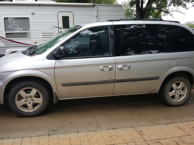 2005 Dodge Caravan, Magnesium Pearlcoat (Silver), Front Wheel