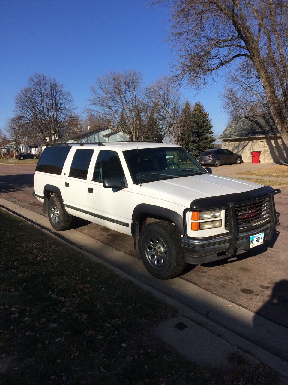 1997 GMC Suburban K1500 | Sioux Falls, SD, Linen White (White), 4 Wheel