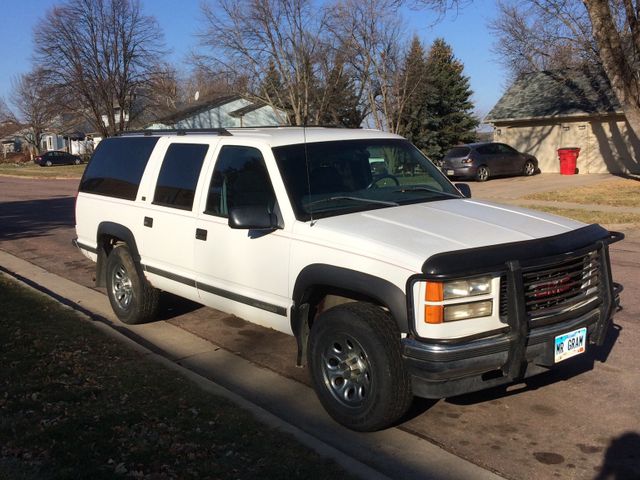 1997 GMC Suburban K1500, Linen White (White), 4 Wheel