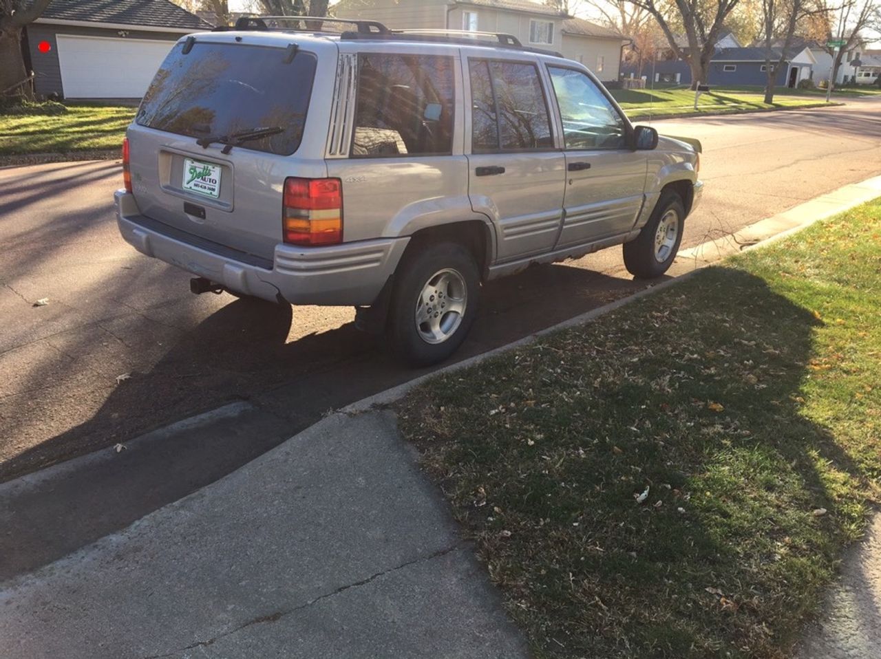 1998 Jeep Grand Cherokee Laredo | Sioux Falls, SD, Bright Platinum (Silver), 4 Wheel