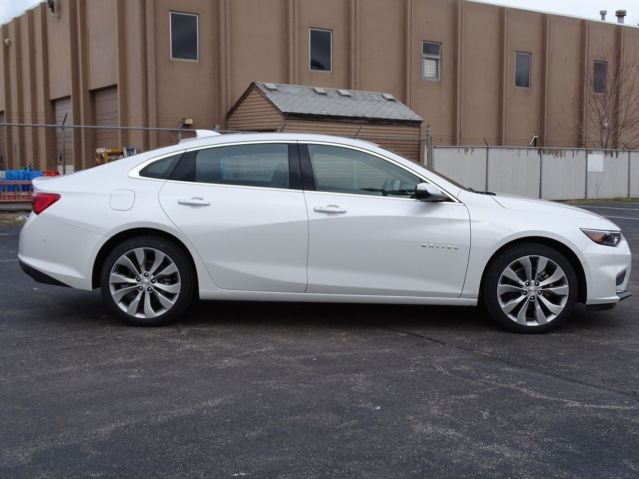 2018 Chevrolet Malibu | Sioux Falls, SD, Summit White (White), Front Wheel