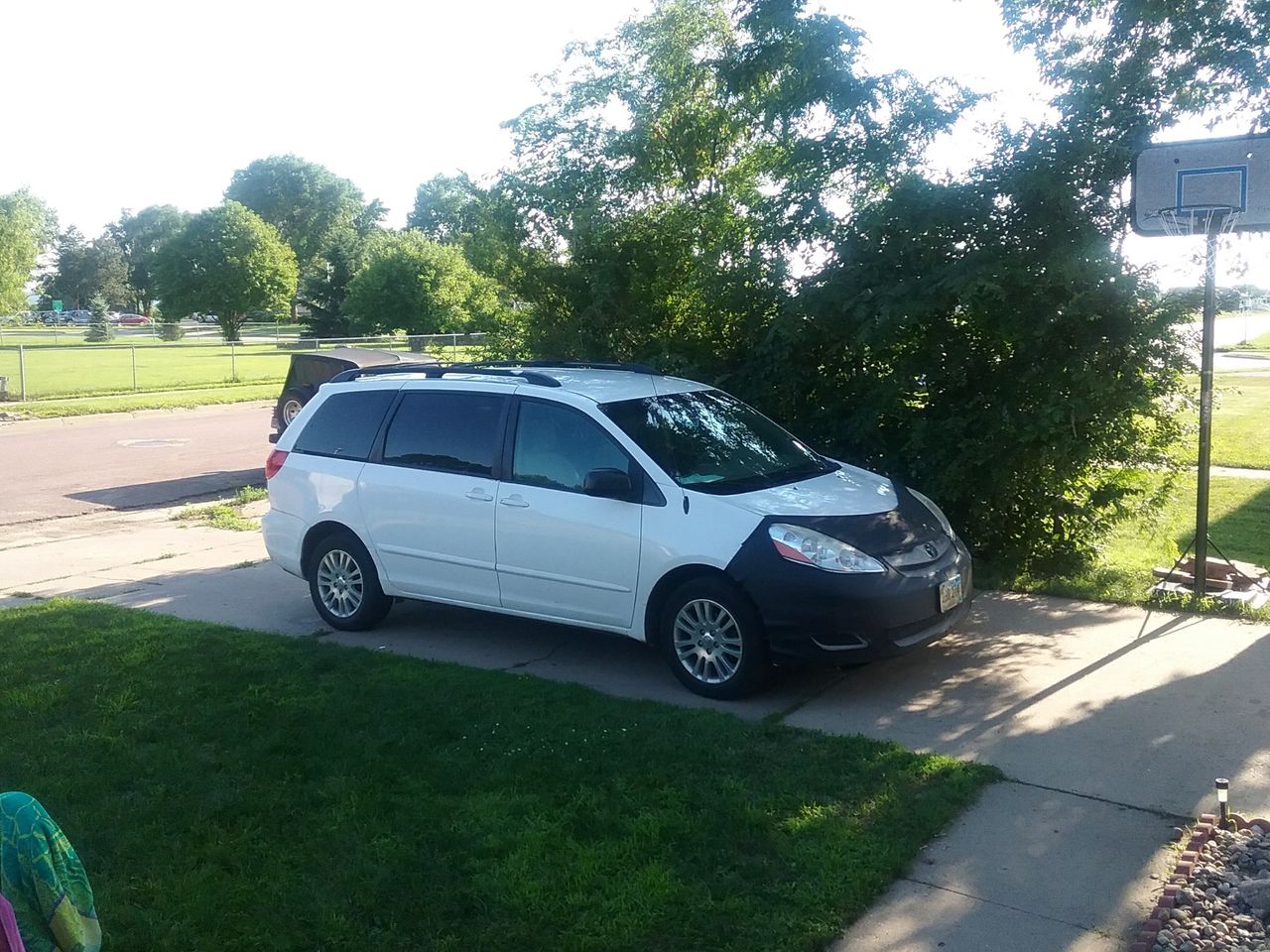 2009 Toyota Sienna LE 7-Passenger | Vermillion, SD, Super White (White), All Wheel