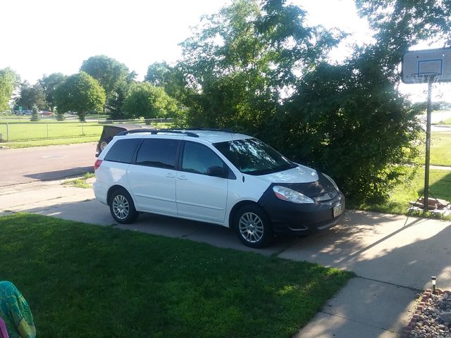 2009 Toyota Sienna LE 7-Passenger, Super White (White), All Wheel