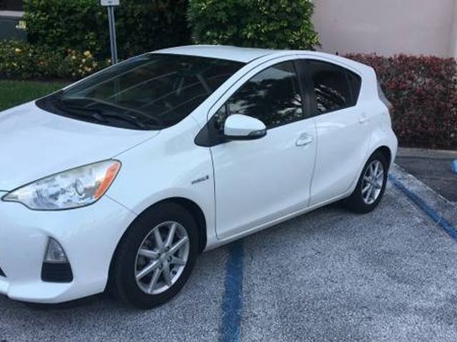 2016 Toyota Prius c, Super White (White), Front Wheel