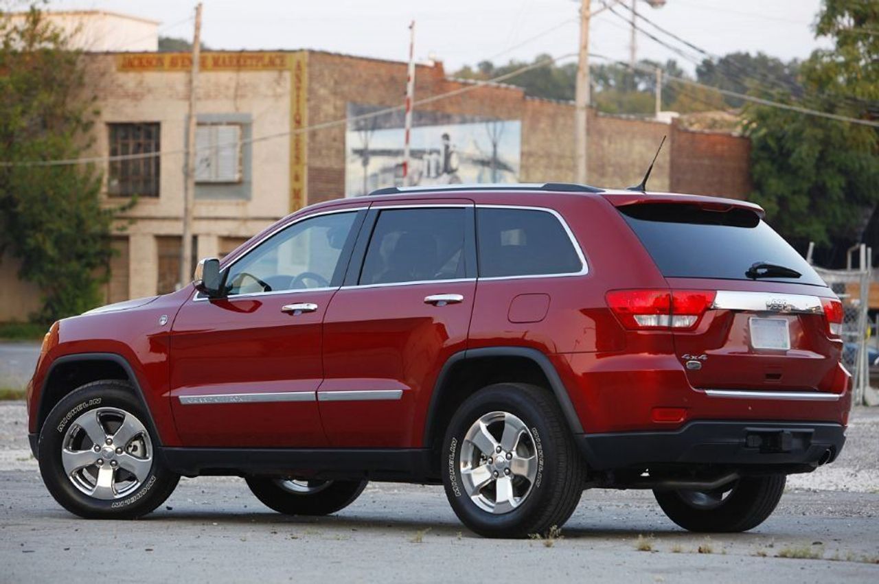 2011 Jeep Grand Cherokee Overland | Sioux Falls, SD, Inferno Red Crystal Pearl Coat (Red & Orange), 4x4