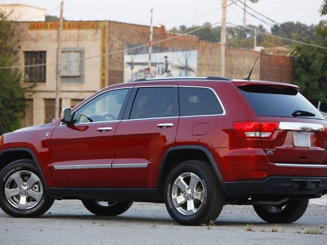 2011 Jeep Grand Cherokee Overland, Inferno Red Crystal Pearl Coat (Red & Orange), 4x4