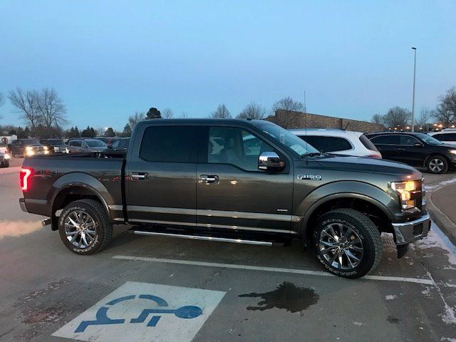 2017 Ford F-150 Lariat, Magnetic (Gray), 4x4