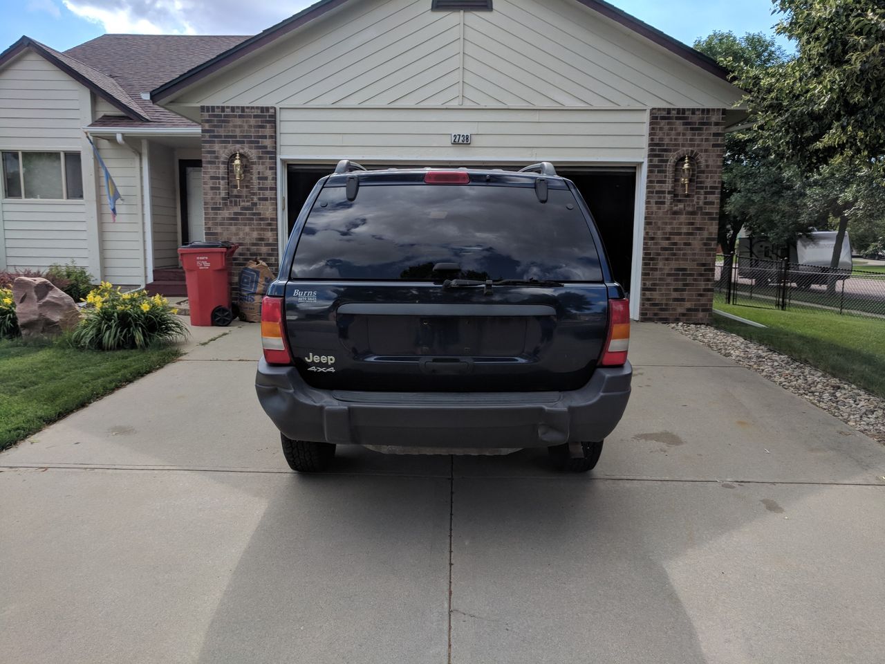 2004 Jeep Grand Cherokee Laredo | Sioux Falls, SD, Midnight Blue Pearlcoat (Blue), 4 Wheel