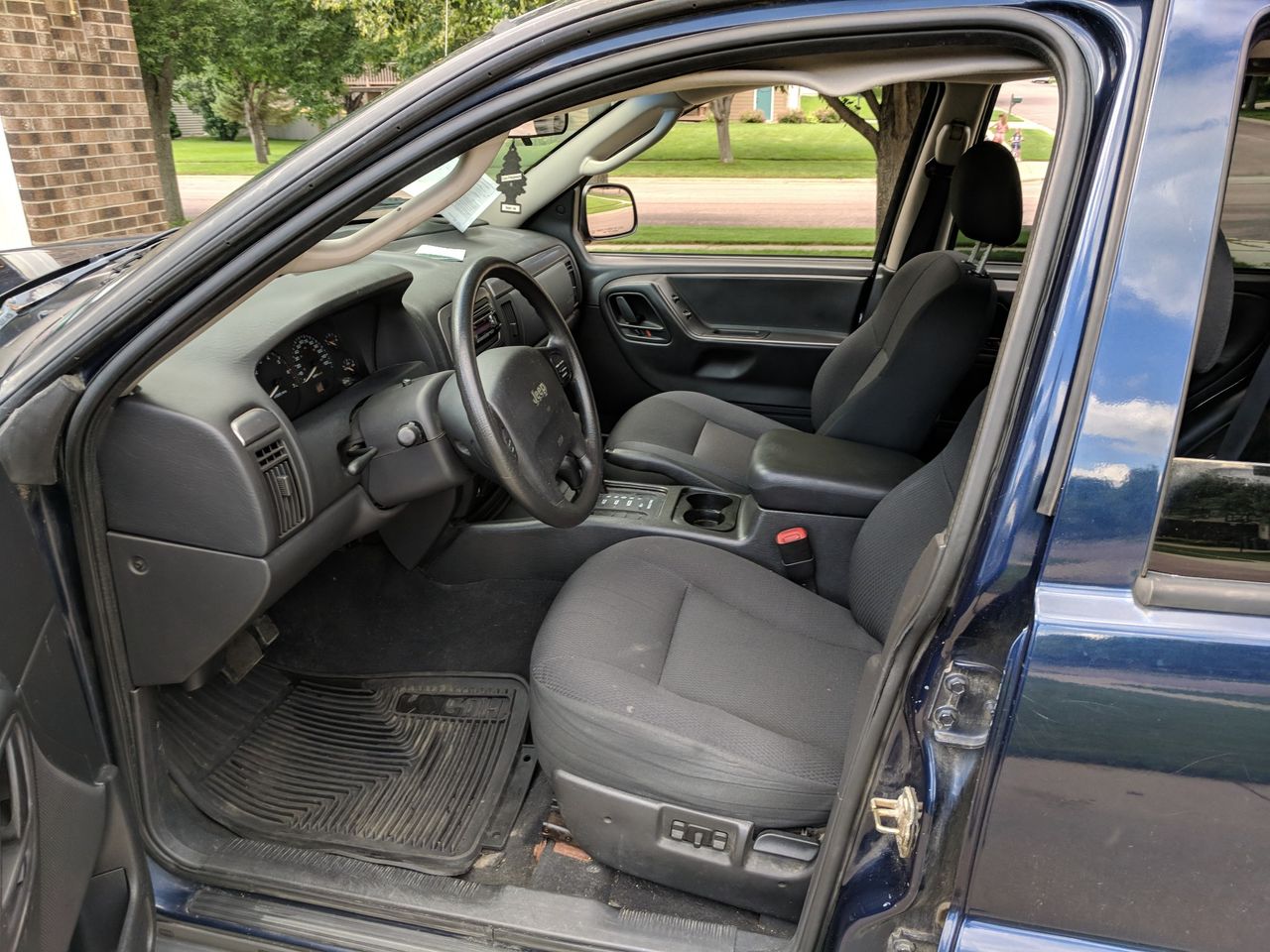 2004 Jeep Grand Cherokee Laredo | Sioux Falls, SD, Midnight Blue Pearlcoat (Blue), 4 Wheel