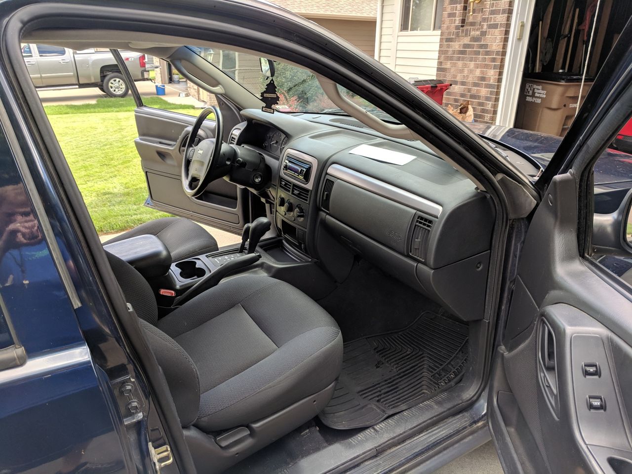 2004 Jeep Grand Cherokee Laredo | Sioux Falls, SD, Midnight Blue Pearlcoat (Blue), 4 Wheel