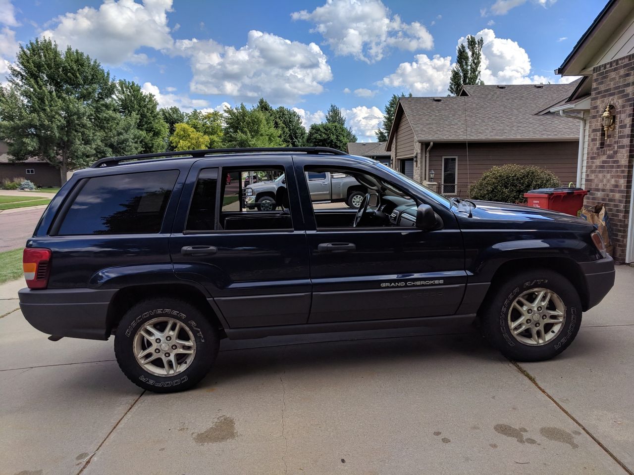 2004 Jeep Grand Cherokee Laredo | Sioux Falls, SD, Midnight Blue Pearlcoat (Blue), 4 Wheel