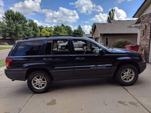 2004 Jeep Grand Cherokee Laredo, Midnight Blue Pearlcoat (Blue), 4 Wheel