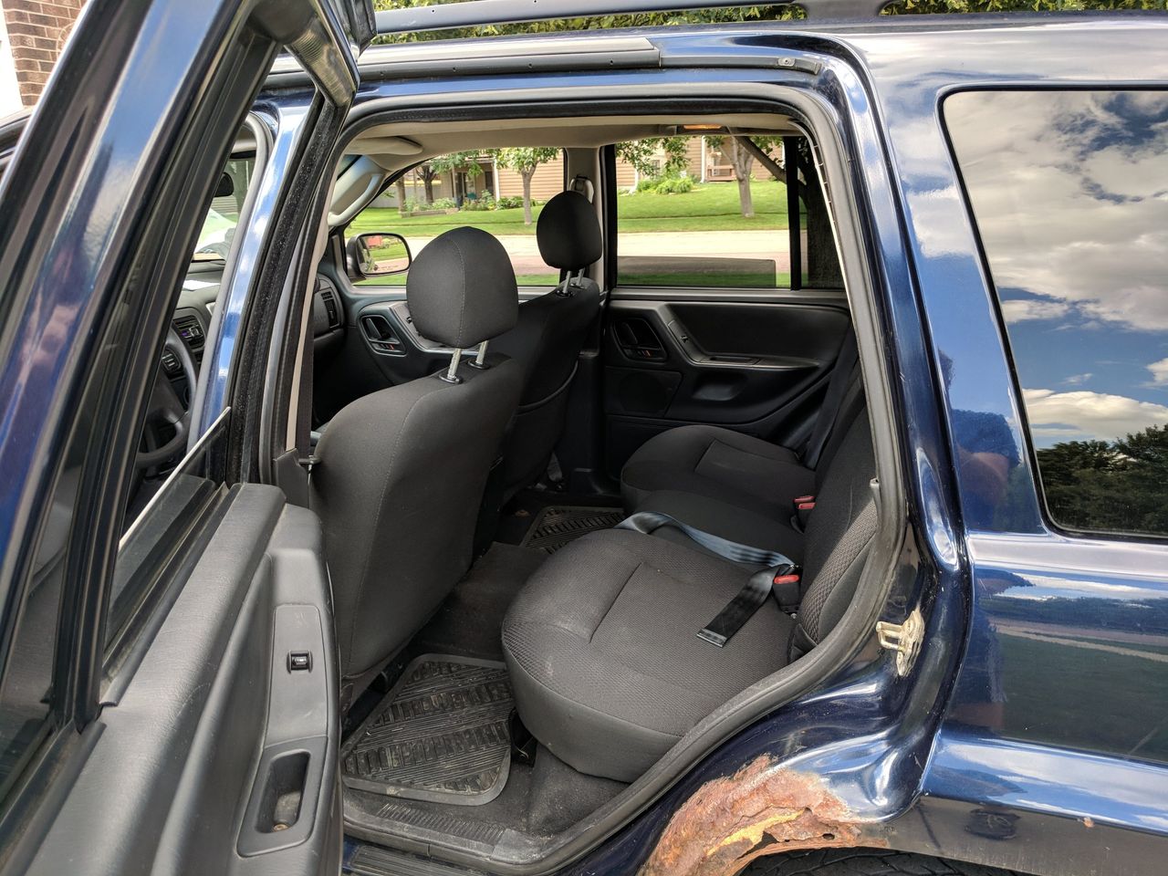 2004 Jeep Grand Cherokee Laredo | Sioux Falls, SD, Midnight Blue Pearlcoat (Blue), 4 Wheel