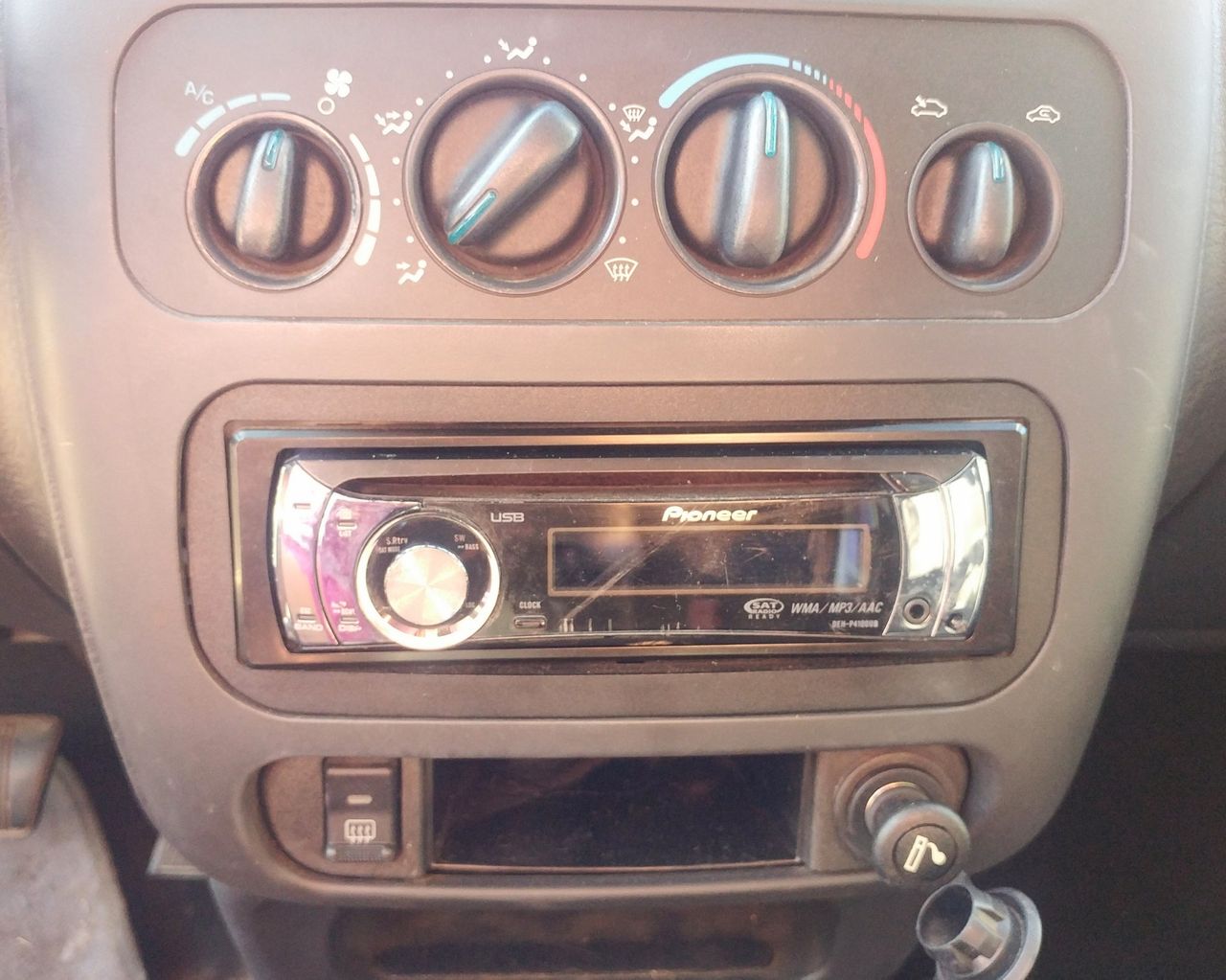 2005 Dodge Neon SE | Sioux Falls, SD, Flame Red Clearcoat (Red & Orange), Front Wheel