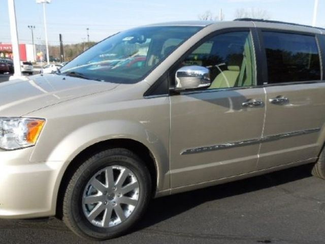 2013 Chrysler Town and Country, Cashmere Pearl Coat (Brown & Beige), Front Wheel