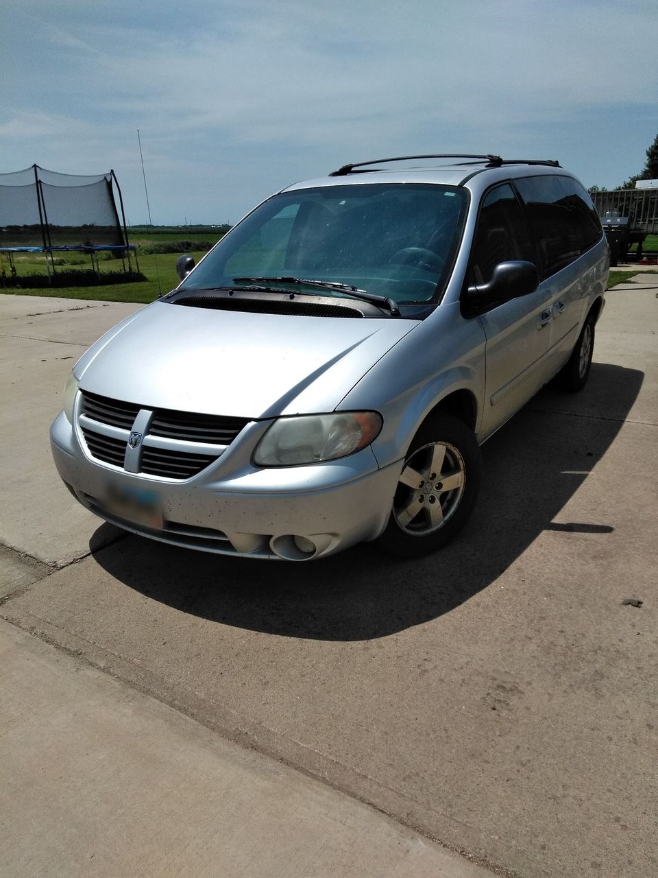 2007 Dodge Grand Caravan SXT | Lennox, SD, Bright Silver Metallic Clearcoat (Silver), Front Wheel