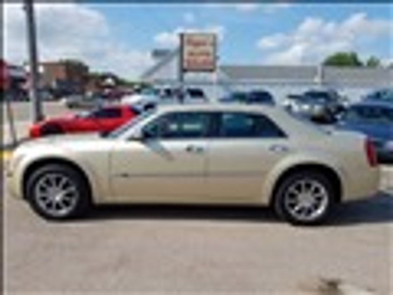 2010 Chrysler 300 C HEMI | Sioux Falls, SD, White Gold Clear Coat (Gold & Cream), Rear Wheel