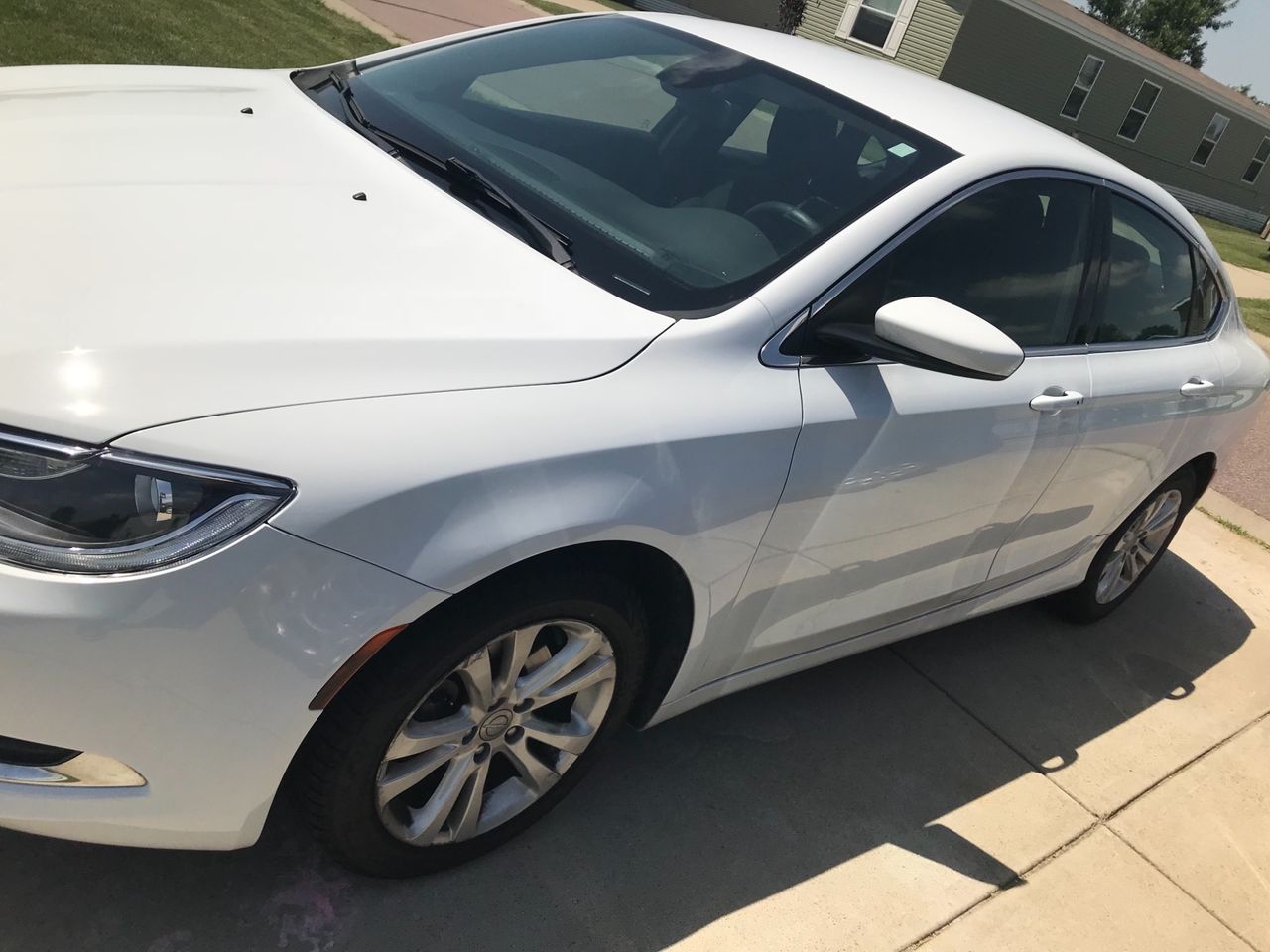 2015 Chrysler 200 Limited | Sioux Falls, SD, Bright White Clear Coat (White), Front Wheel