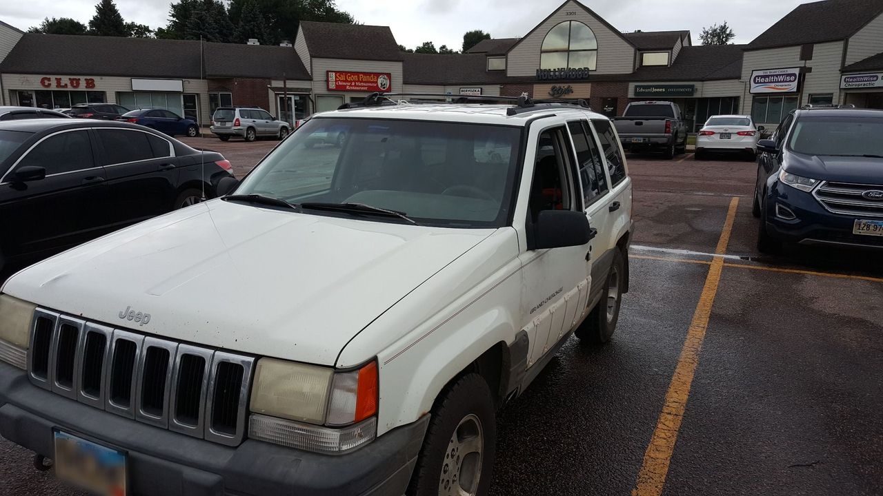 1997 Jeep Grand Cherokee Laredo | Sioux Falls, SD, Stone White (White), 4 Wheel