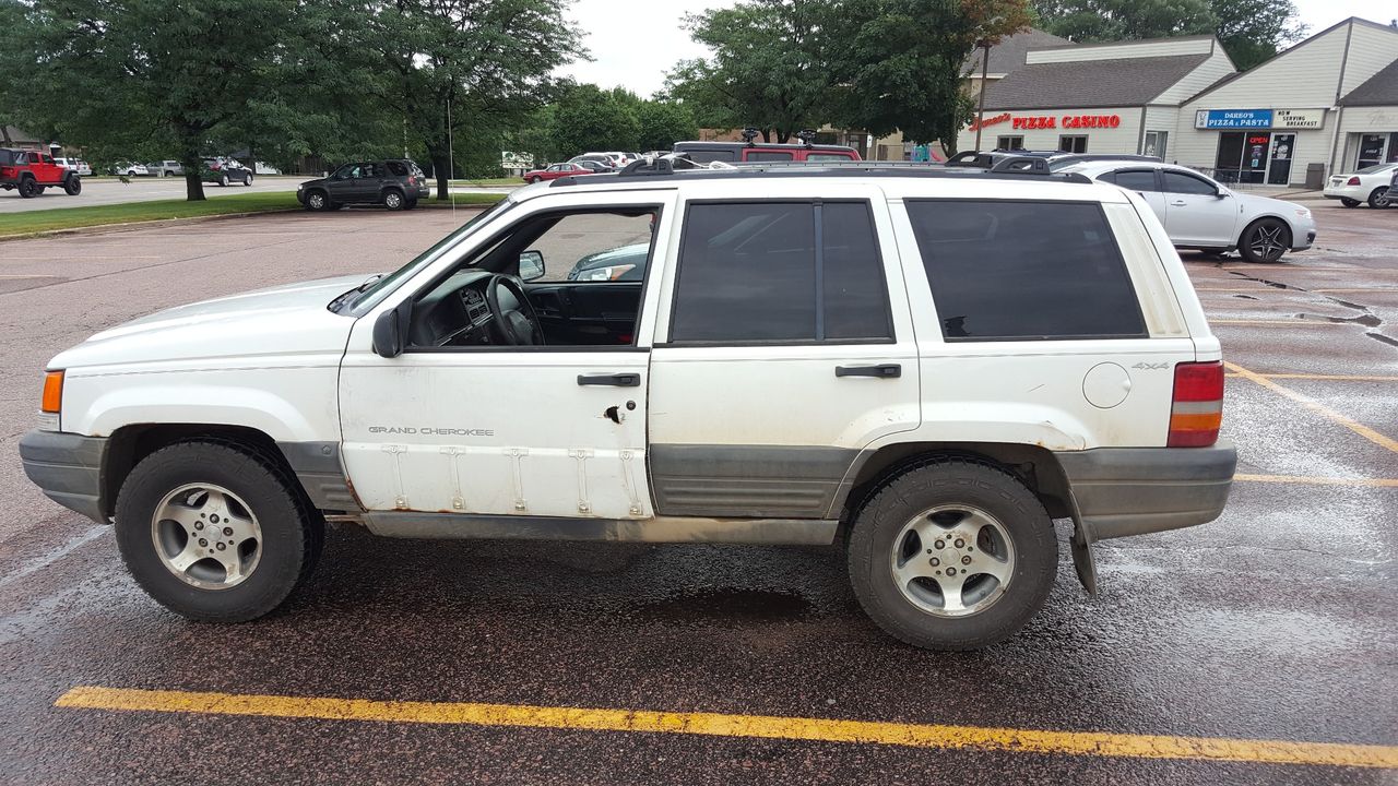 1997 Jeep Grand Cherokee Laredo | Sioux Falls, SD, Stone White (White), 4 Wheel