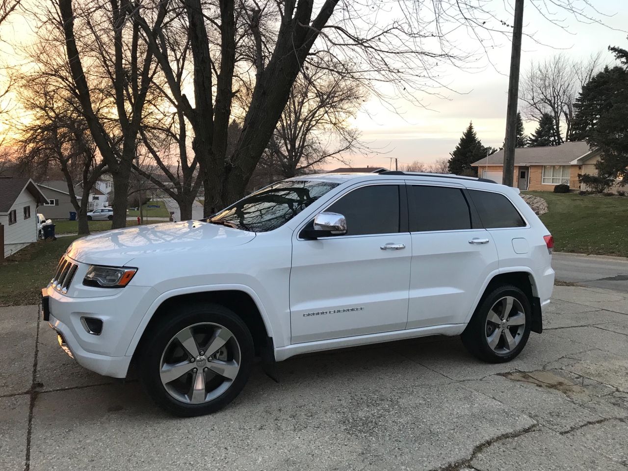 2014 Jeep Grand Cherokee Overland | Denison, IA, Bright White Clear Coat (White), 4x4