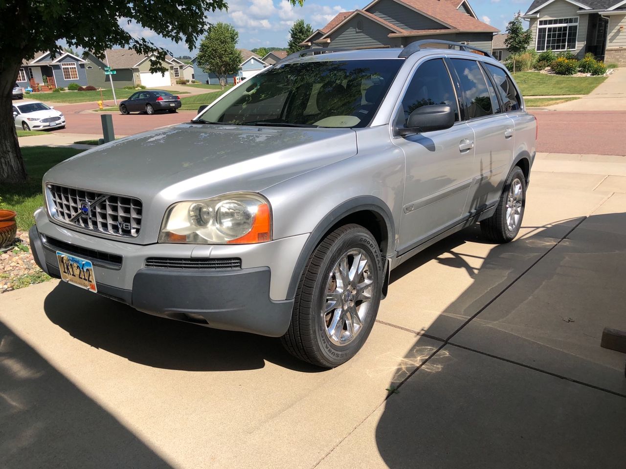 2005 Volvo XC90 V8 | Sioux Falls, SD, Silver Metallic (Silver), All Wheel